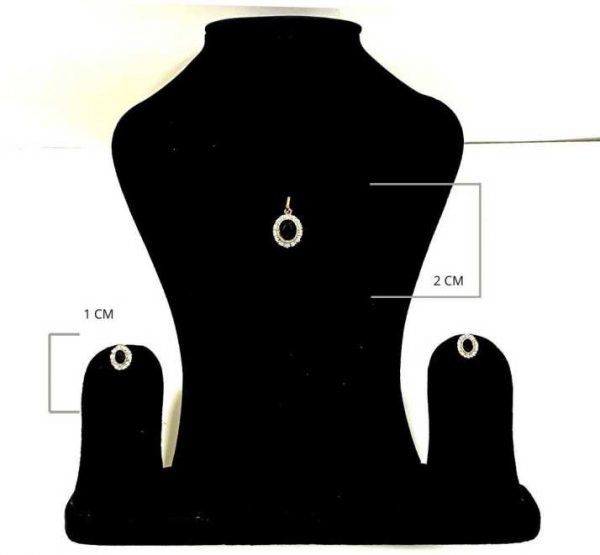 necklace and earing on dummy