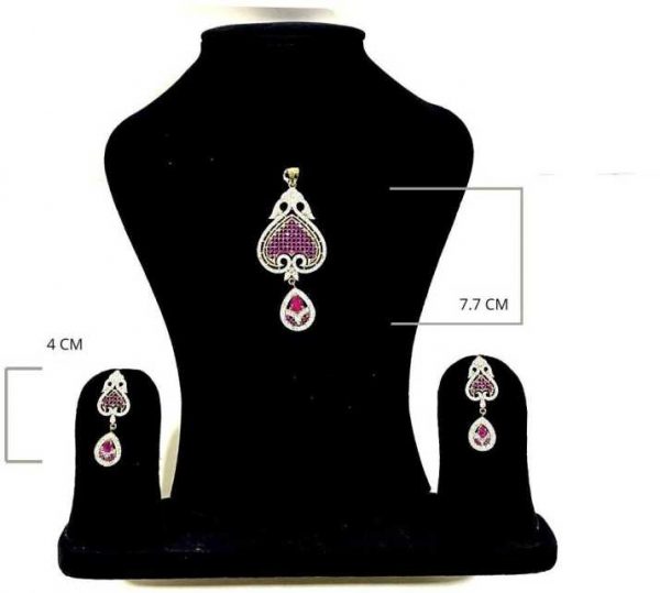 necklace and earing on dummy